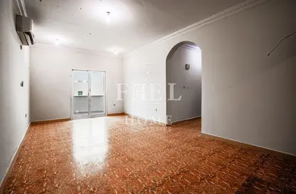 Empty Room image for: Apartment - 3 Bedrooms - 3 Bathrooms for rent in Al Nasr Street - Al Nasr - Doha, Image 1