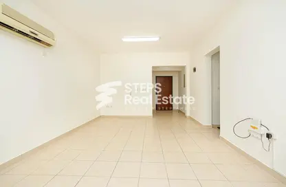 Empty Room image for: Apartment - 2 Bedrooms - 2 Bathrooms for rent in Fereej Abdul Aziz - Fereej Abdul Aziz - Doha, Image 1