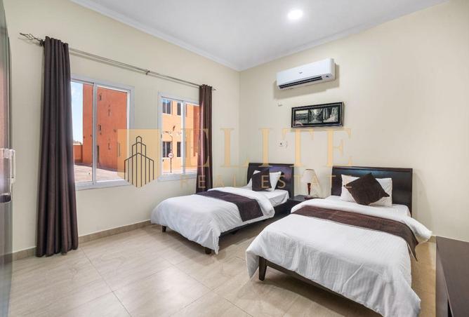 989434 - Property Image 3