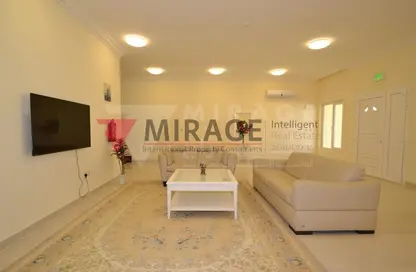 Living Room image for: Compound - 4 Bedrooms - 3 Bathrooms for rent in Al Sakhama - Doha, Image 1
