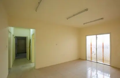 Apartment - 3 Bedrooms - 2 Bathrooms for rent in Bin Dirham 5 - Al Mansoura - Doha