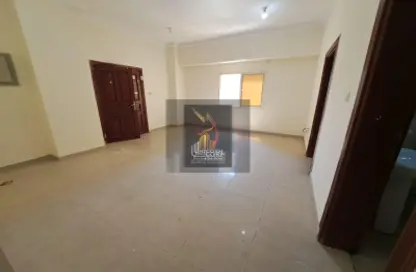 سكن الموظفين - استوديو - 3 حمامات للايجار في شارع انس - فريج بن محمود الشمالي - فريج بن محمود - الدوحة