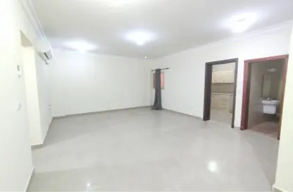 Apartment - 1 Bedroom - 2 Bathrooms for rent in Umm Ghwailina Comm - Umm Ghuwalina - Umm Ghuwailina - Doha