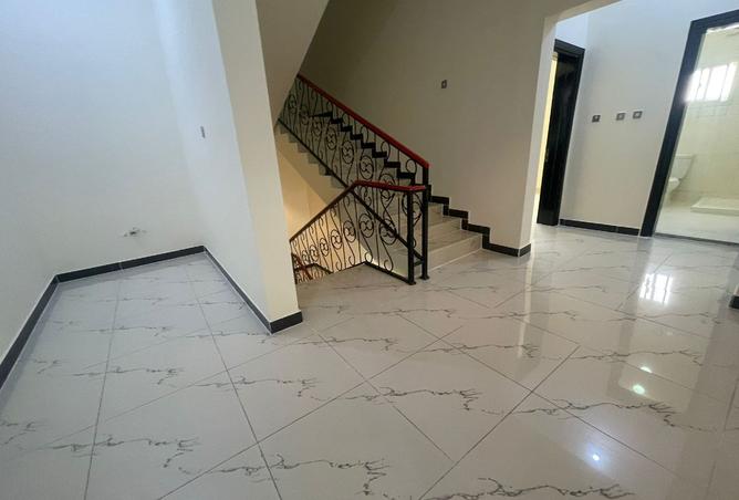 985106 - Property Image 2