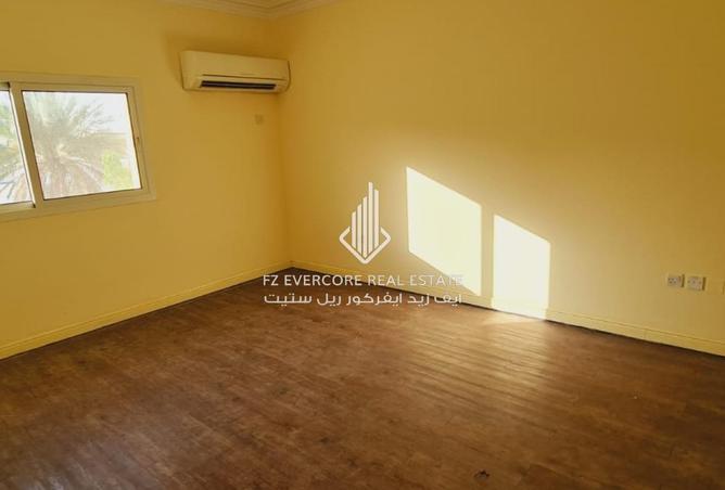 932201 - Property Image 2