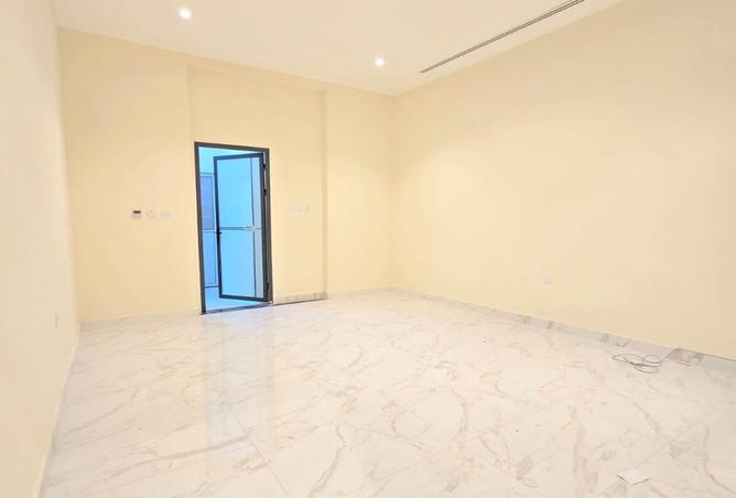 990691 - Property Image 2