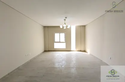 شقة - 3 غرف نوم - 3 حمامات للايجار في شارع الامان - أم غويلينا - الدوحة