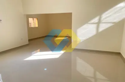 شقة - 2 غرف نوم - 2 حمامات للايجار في شارع المطار القديم - طريق المطار القديم - الدوحة