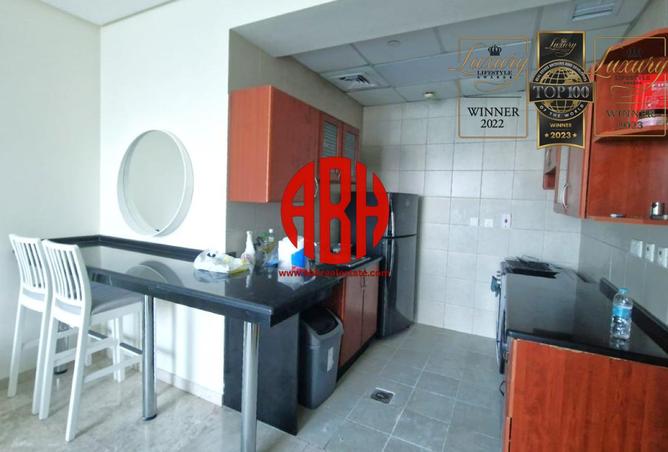 998933 - Property Image 2