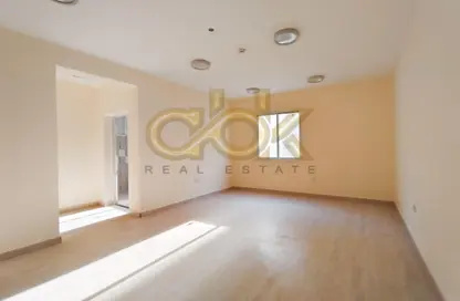 بناية كاملة - 8 غرف نوم - 8 حمامات للبيع في شارع السد - السد - الدوحة