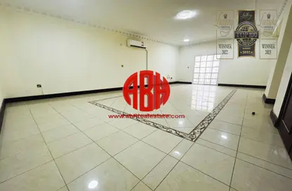 شقة - 2 غرف نوم - 2 حمامات للايجار في اقامة الانديغو - فريج بن محمود- جنوب - فريج بن محمود - الدوحة