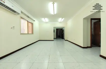 Apartment - 3 Bedrooms - 2 Bathrooms for rent in Fereej Bin Mahmoud - Doha