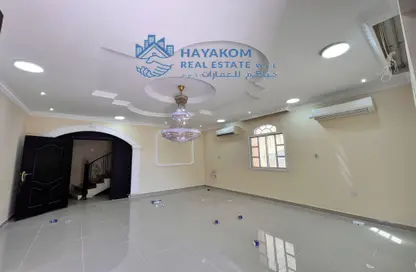 فيلا - 6 غرف نوم - 6 حمامات للايجار في أم صلال علي - أم صلال على - الدوحة
