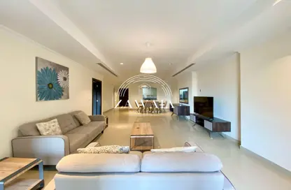 Apartment - 1 Bedroom - 2 Bathrooms for rent in Tower 13 - Porto Arabia - The Pearl Island - Doha
