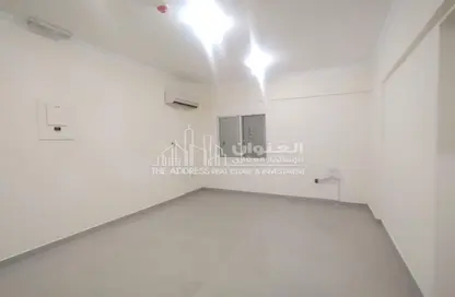 Apartment - 2 Bedrooms - 2 Bathrooms for rent in Tariq Street - Fereej Bin Omran - Doha