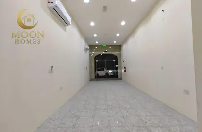 محل تجاري - استوديو - 1 حمام للايجار في الدحيل - الدحيل - الدوحة