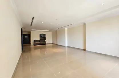 Apartment - 1 Bedroom - 2 Bathrooms for rent in West Porto Drive - Porto Arabia - The Pearl Island - Doha