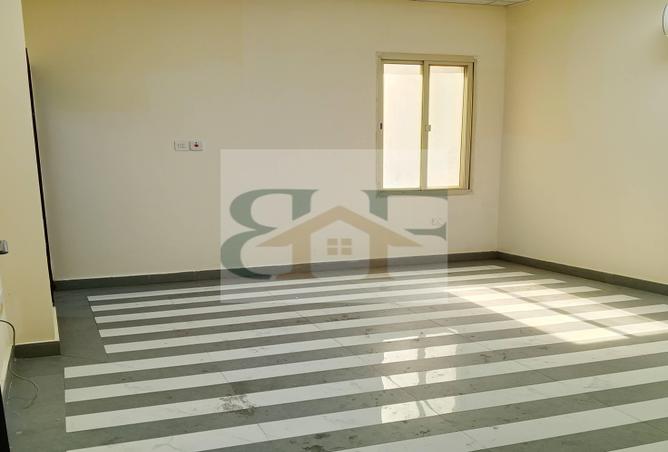 985205 - Property Image 3