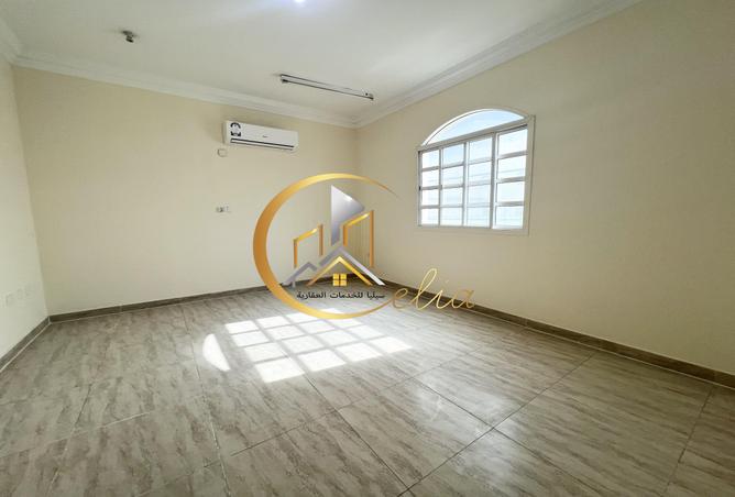 988405 - Property Image 3