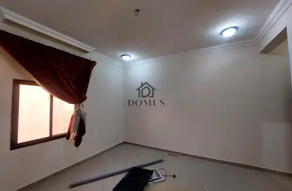 Villa - Studio - 1 Bathroom for rent in Umm Al Seneem Street - Ain Khaled - Doha