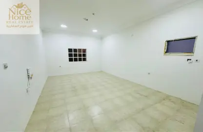 فيلا - 6 غرف نوم - 5 حمامات للايجار في الخيصة - أم صلال محمد