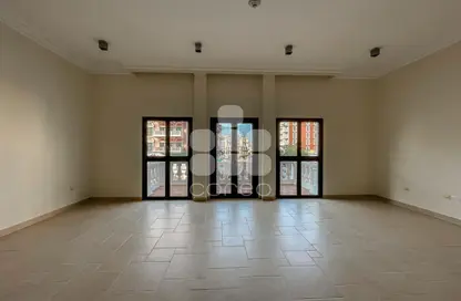 Apartment - 2 Bedrooms - 3 Bathrooms for rent in Carnaval - Qanat Quartier - The Pearl Island - Doha