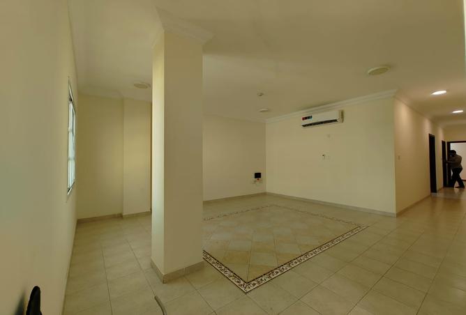 938825 - Property Image 2